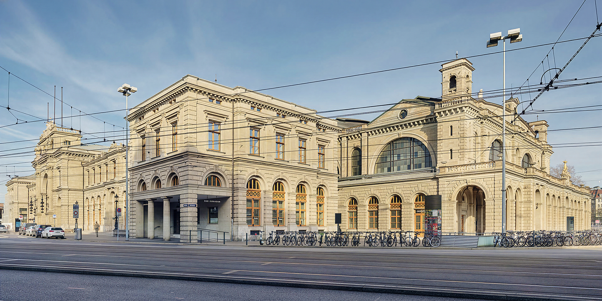 Südtrakt von der Seite Bahnhofstrasse