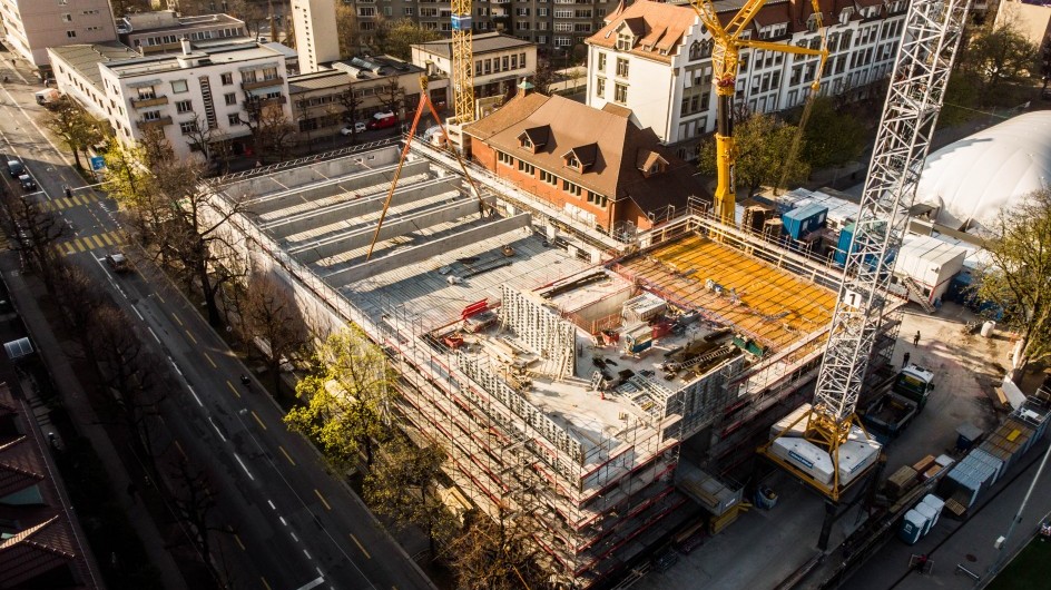 Die Eröffnung der neuen Schulräumlichkeiten und der Turnhalle ist auf Schulbeginn 2020 geplant.
