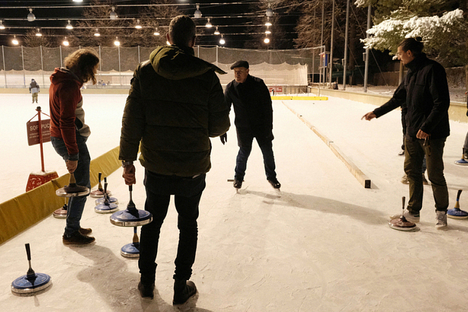 WAM beim Eisstockschiessen im KaWeDe