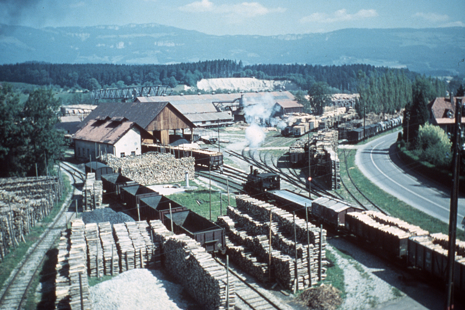1952 - Ansicht vom Dach der Landihalle auf den Holzplatz