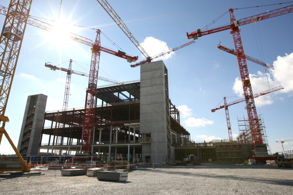 Bau der Treppenhäuser der Biogen-Produktionsanlage