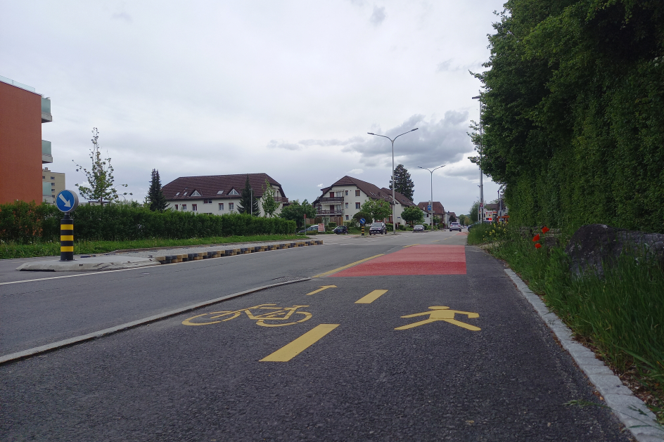 Neu gestalteter Fuss- und Radweg eingangs Zuchwil