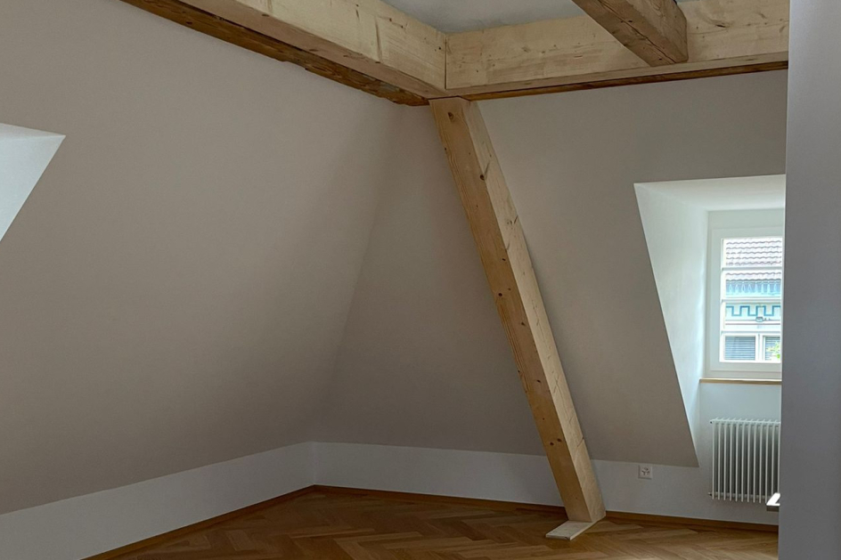 Holzbaukonstruktion im Zimmer
