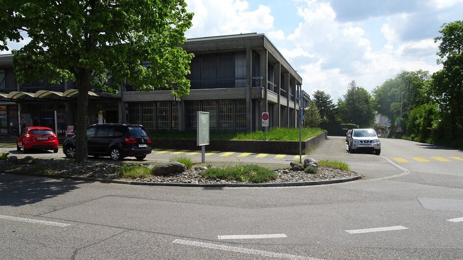 Situation vor Gemeindehaus