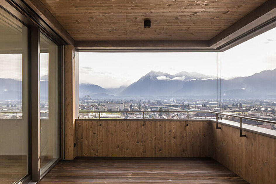 Balkon mit Aussicht (Trachsel Zeltner Architekten AG, Roland Trachsel Fotografie)