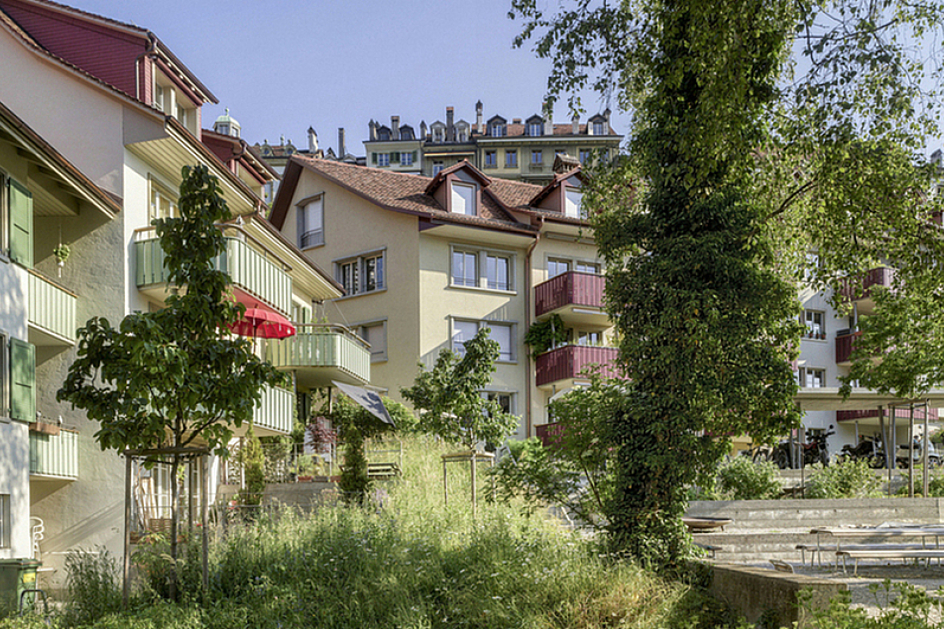 Hof mit Bubenbergrain 21/23 (links) und Bubenbergrain 15/17 (hinten) (Alexander Gempeler Architekturfotografie)