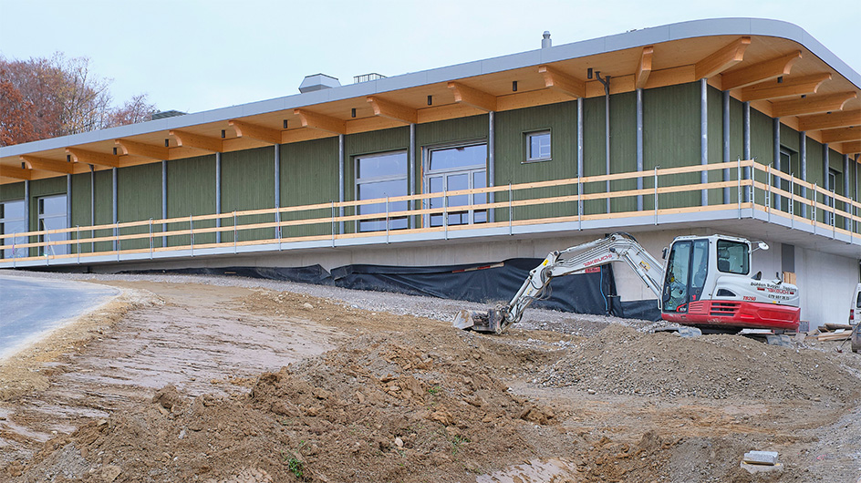 Schmitten: Die Mehrzweckhalle wird 2026 in Betrieb genommen (Bilder: Yvar Wider) 